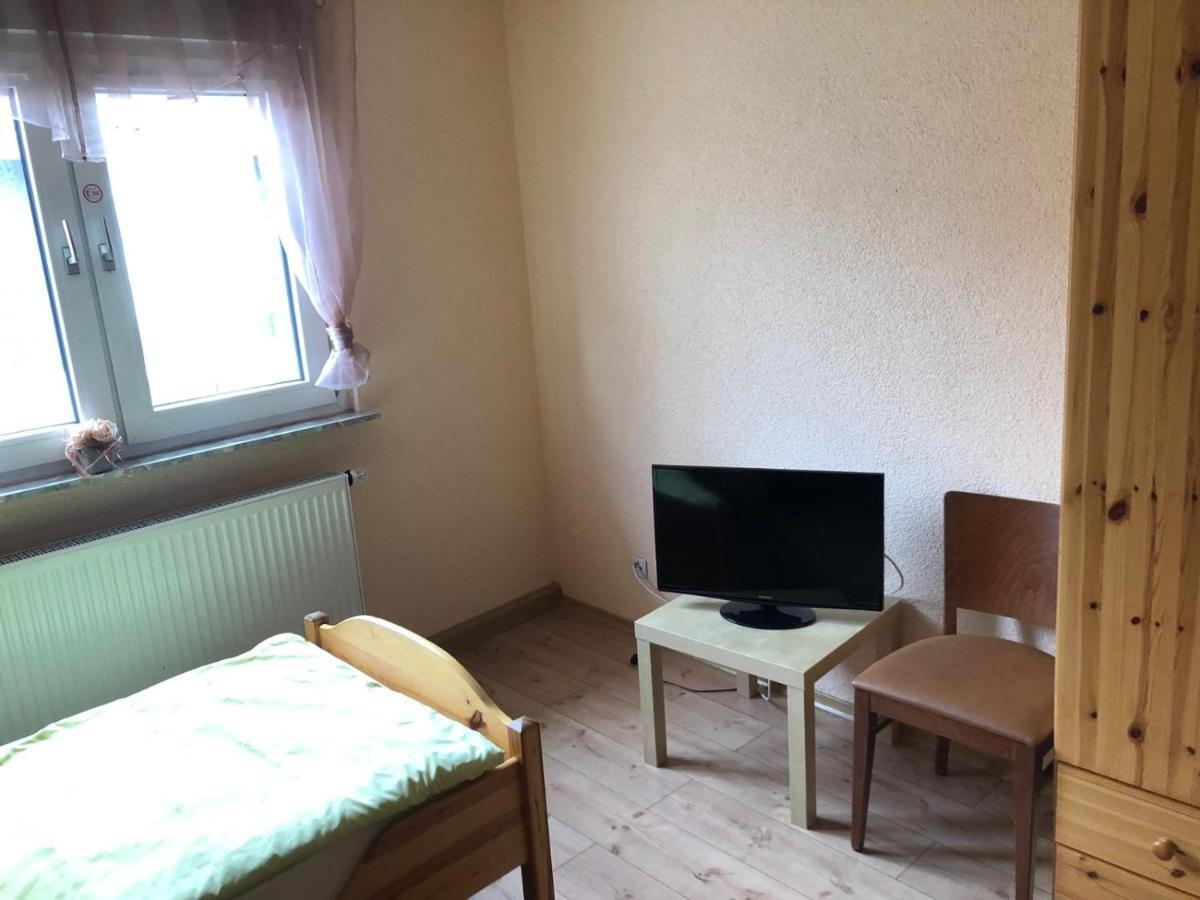 Monteurunterkunft Oberhausen-Rheinhausen Exterior foto